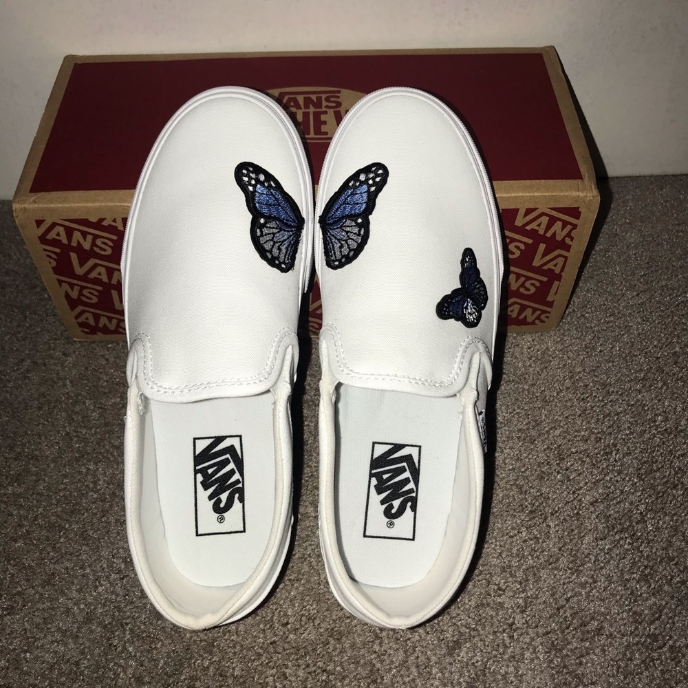 ✨NWT Slip on Vans with butterflies✨